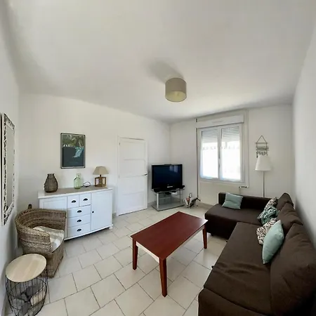 Charmante Maison Vendeenne * 莱萨布勒-多洛讷